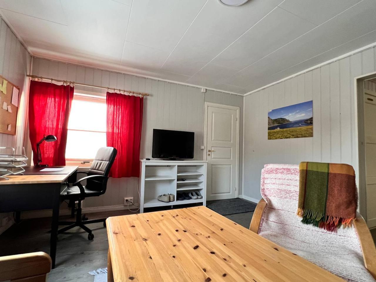 Blue House I At The End Of The World Apartment Mehamn Bagian luar foto